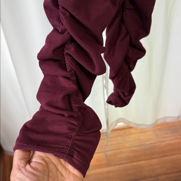 Lululemon Athletica Burgundy/Maroon Leggings with ruched calf, sz 10 - Picture 4 of 4